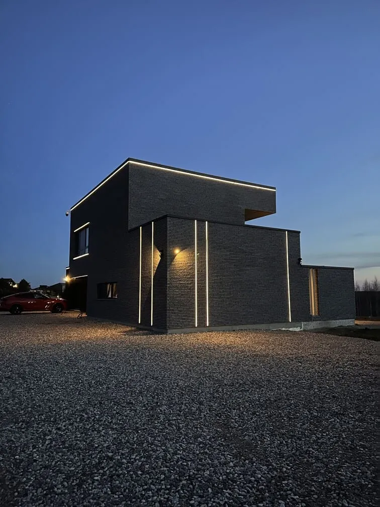 bauvorhaben-edvin-fassade-abends Der Neubau eines privaten Bauherren: Das BV Edvin
