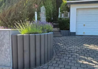 Einfahrt gepflastert an einem Einfamilienhaus