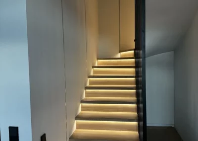 Treppenbau mit LED-Beleuchtung