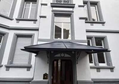 Neue Eingangstüre am Schlössle verbaut