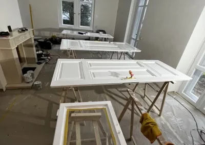 Innenausbau neue Türen und Fenster aus Holz einbauen